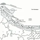 Mapa pokazuje, gdzie są Himalaje, z zaznaczonymi pasmami górskimi jak Karakoram, Ladakh, Zaskar, Kailash i Shivalik, oraz szczytami jak Everest.