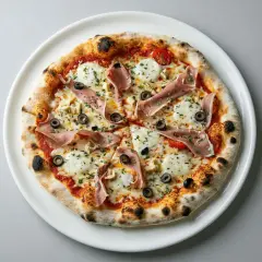 Pizza z szynką parmeńską, mozzarellą, oliwkami i pomidorkami koktajlowymi. Idealna pozycja z savona menu.