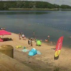 Plaża Orle nad Jeziorem Głuszyńskim - idealne miejsce na relaks z rodziną