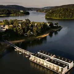 Niezapomniane domki na wodzie w Jeziorze Rożnowskim dla każdego