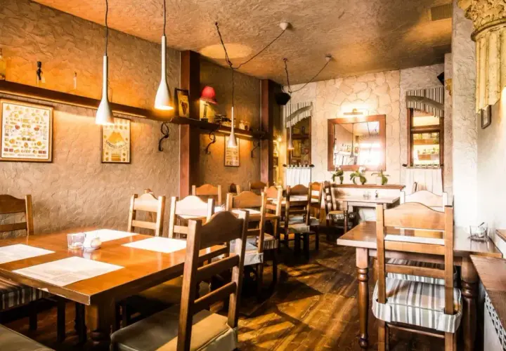 Gdzie zjeść w Nowym Targu? Najlepsze restauracje i smaki regionu