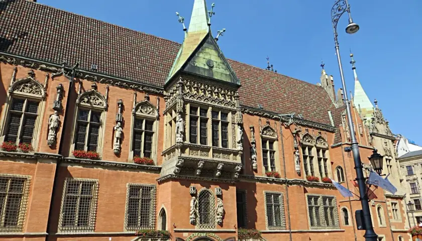 Piastowski Ratusz we Wrocławiu, gdzie mieści się najstarsza restauracja w Polsce.