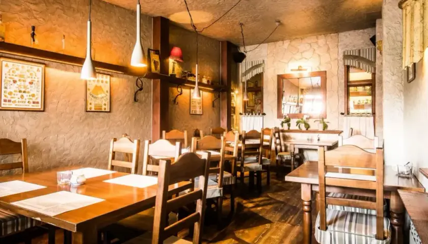 Gdzie zjeść w Nowym Targu? Najlepsze restauracje i smaki regionu