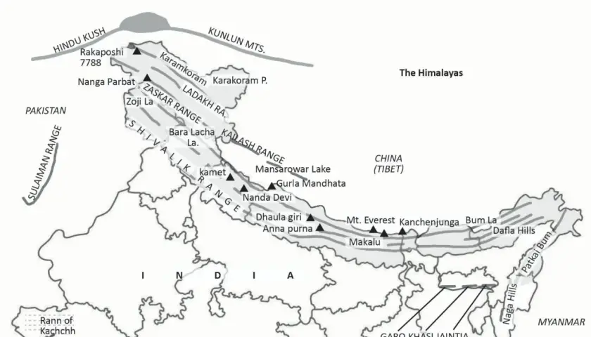 Mapa pokazuje, gdzie są Himalaje, z zaznaczonymi pasmami górskimi jak Karakoram, Ladakh, Zaskar, Kailash i Shivalik, oraz szczytami jak Everest.