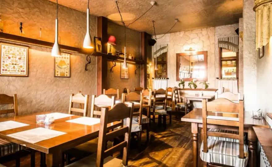Gdzie zjeść w Nowym Targu? Najlepsze restauracje i smaki regionu