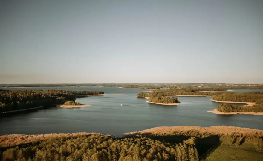 Jezioro Kisajno - Jak zaplanować udany rejs i pobyt?