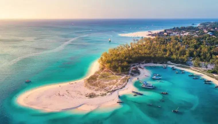 Kiedy najlepiej jechać na Zanzibar, aby uniknąć deszczu i tłumów?
