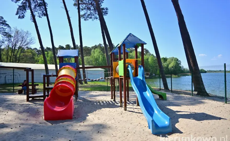 Jezioro Gołuchów – plaża, atrakcje i udany weekend!