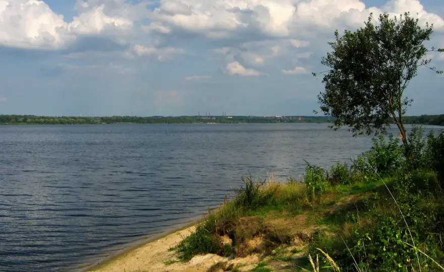 Jezioro Dzierżno - Dwa akweny, jedna nazwa. Które wybrać?