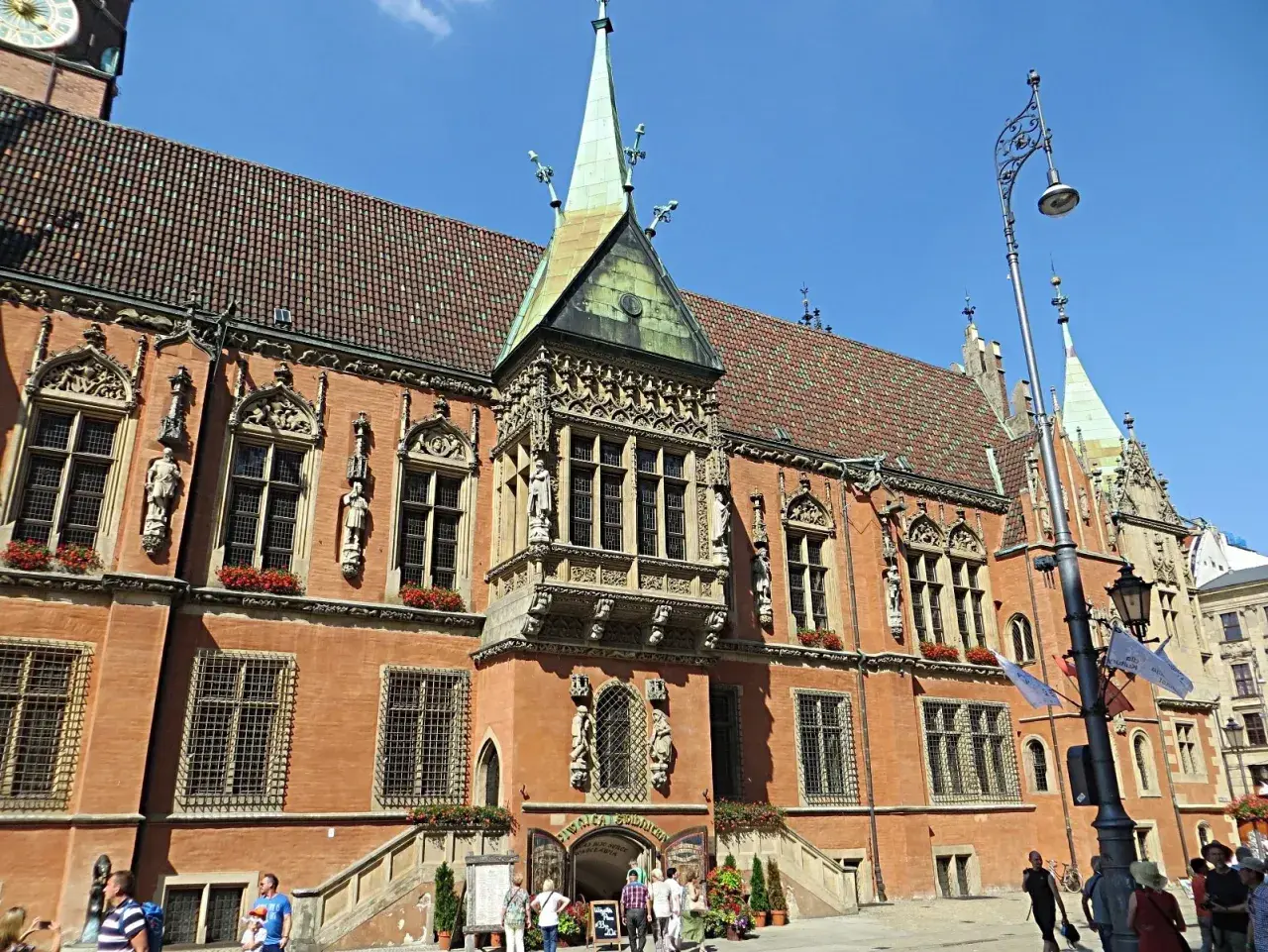 Piastowski Ratusz we Wrocławiu, gdzie mieści się najstarsza restauracja w Polsce.