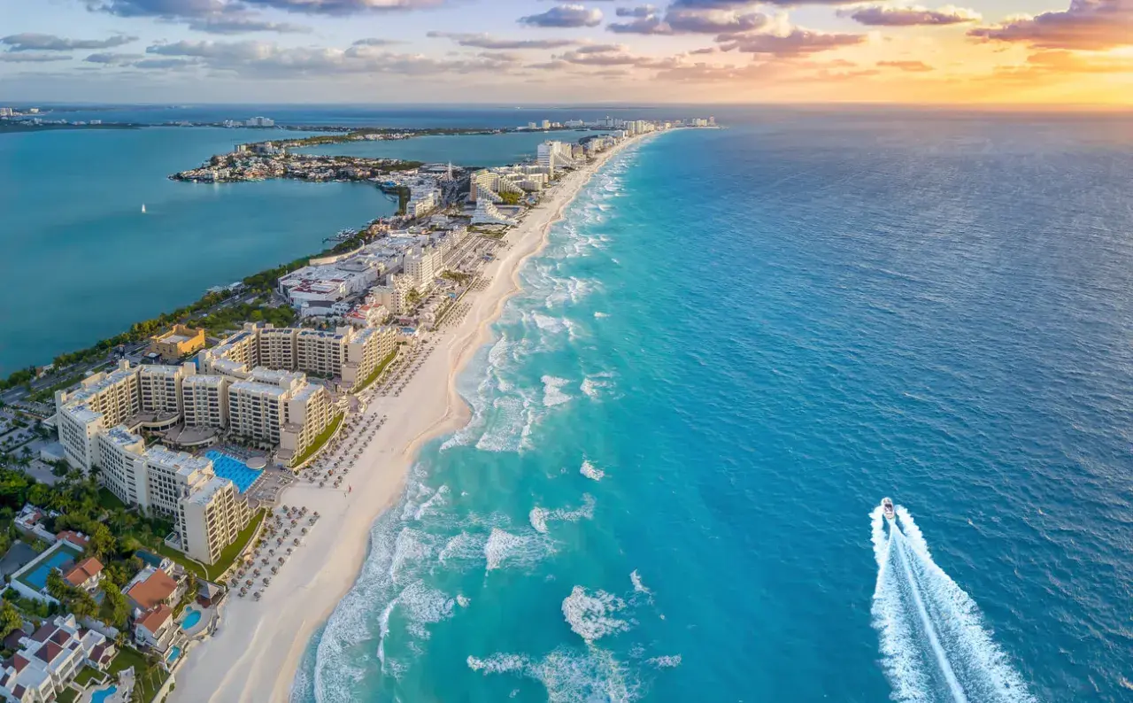 Kiedy jechać do Cancun, aby uniknąć tłumów i cieszyć się słońcem?