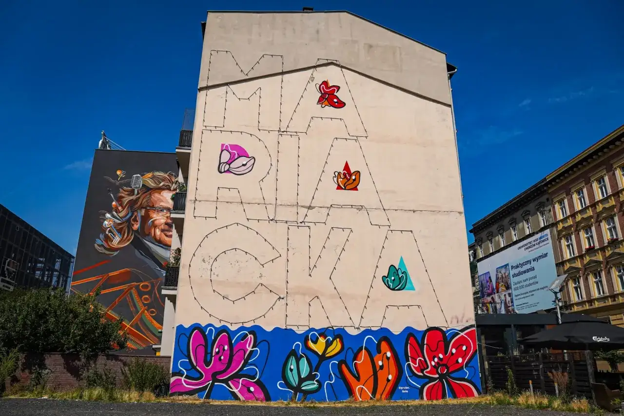 Nietypowe atrakcje Katowice: mural z napisem 
